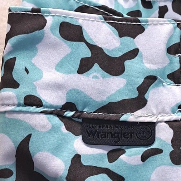 Wrangler ATG Angler Green Camo Men's Sz 2XL Swimming trunk Stretch Elastic Waist - Picture 6 of 13